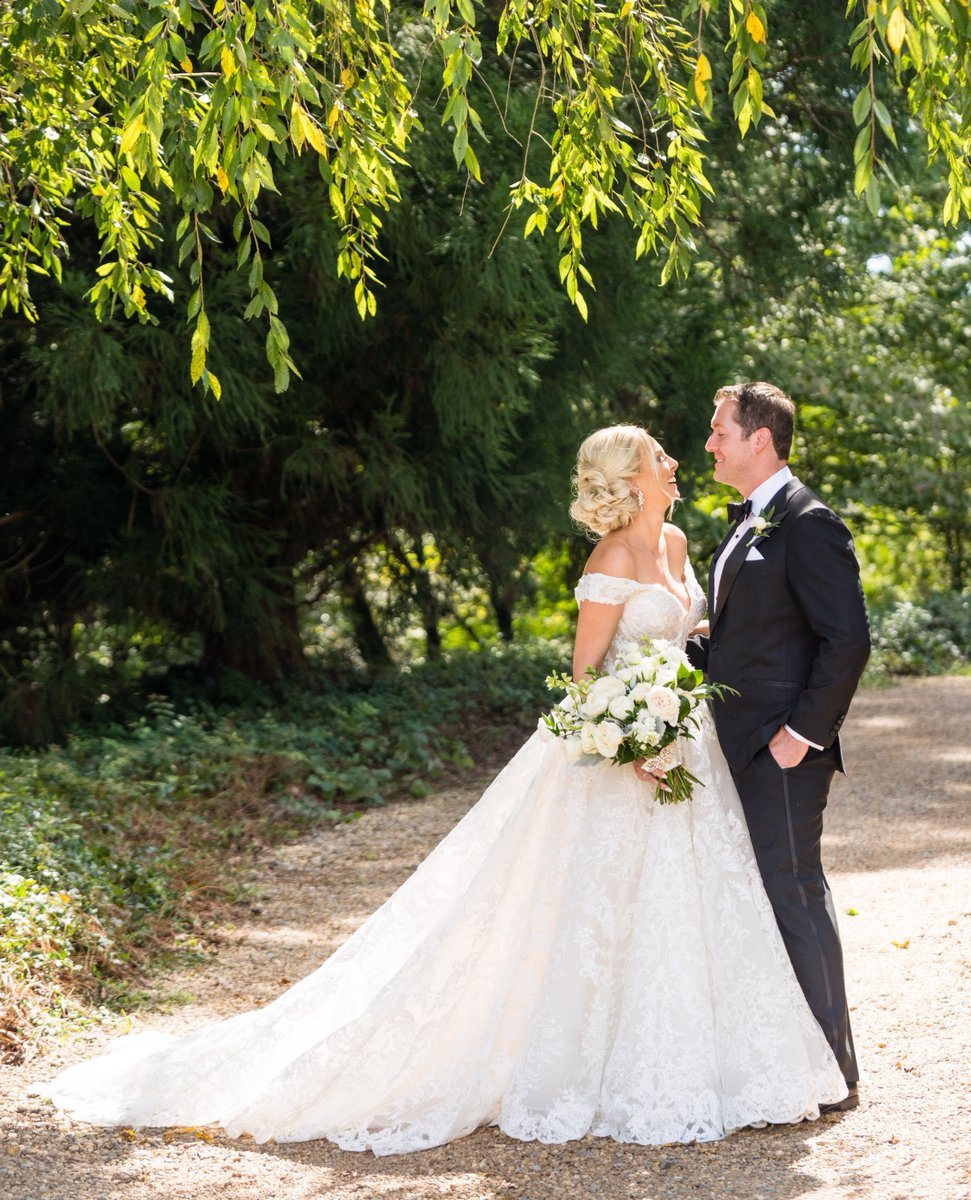 Can't get over this gorgeous and lovely couple!

Thank you @toast_kerry @toast_events @barnsleyresort @activeprod @uniqueeventelements @emilymahar @Adrian_oneal @nuagedesignsinc @elenor.at.nuagedesigns @jordankahnorchestra @paperdaisiesstationery
