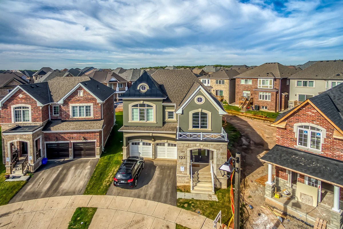 RingMike's tweet image. #Oakville 2yr old 2969sqft Home for sale.  see link for more photos and price! myvisuallistings.com/vt/317798