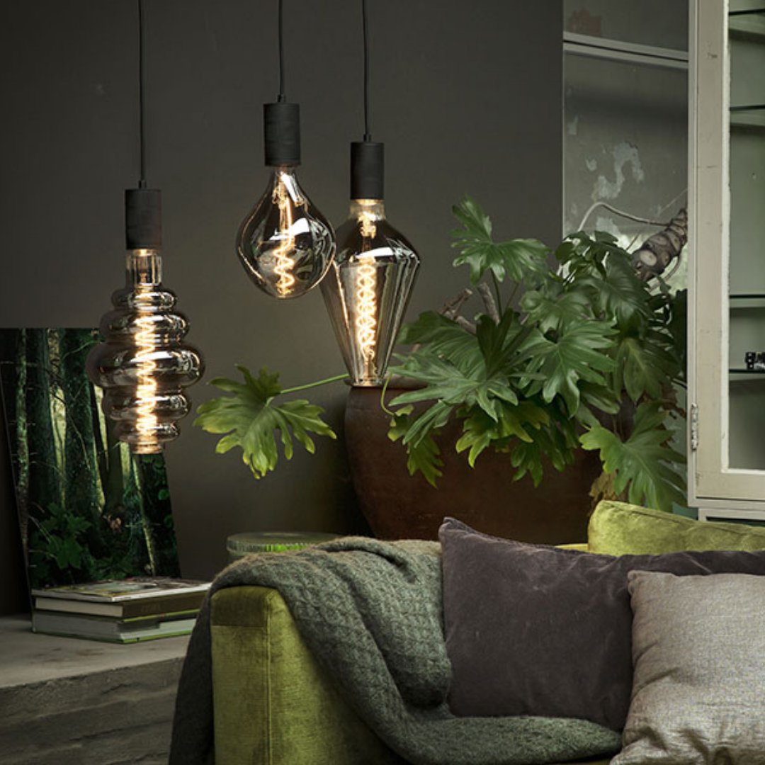 Een sfeerlamp kan nooit té groot zijn. Nu de herfst officieel begonnen is en het buiten steeds donkerder wordt, maak je het binnen gezellig met de XXL-lampen uit ons assortiment. 🛋️🍁💡

In verschillende formaten, designs en kleuren beschikbaar! ➡️ bit.ly/3948sbk