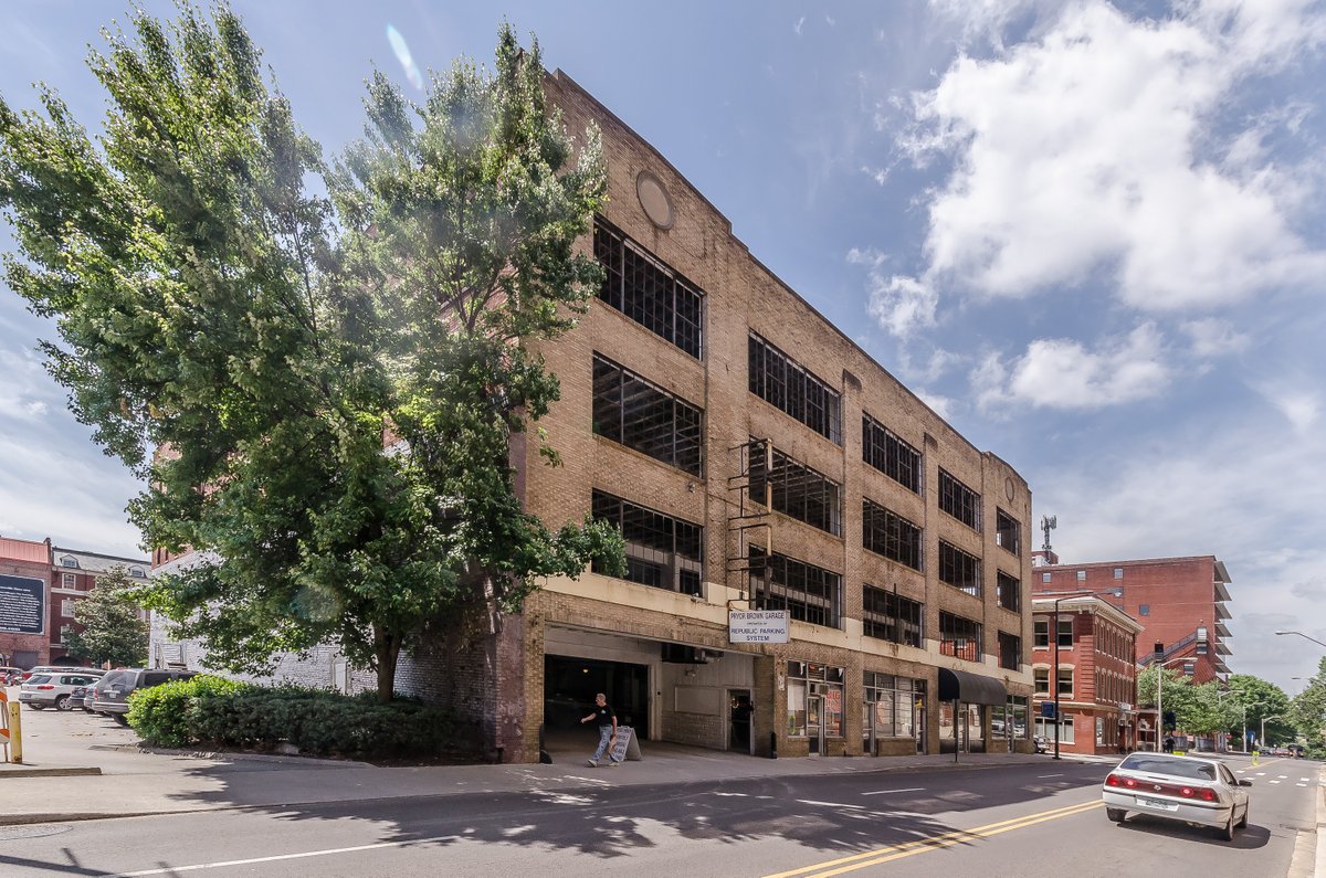 knox_heritage's tweet photo. Knox Heritage is issuing a community-wide call to action to save the historic Pryor Brown Garage from demolition by neglect.
https://t.co/wQ3OWNueJd https://t.co/W8TaCyQ6ra