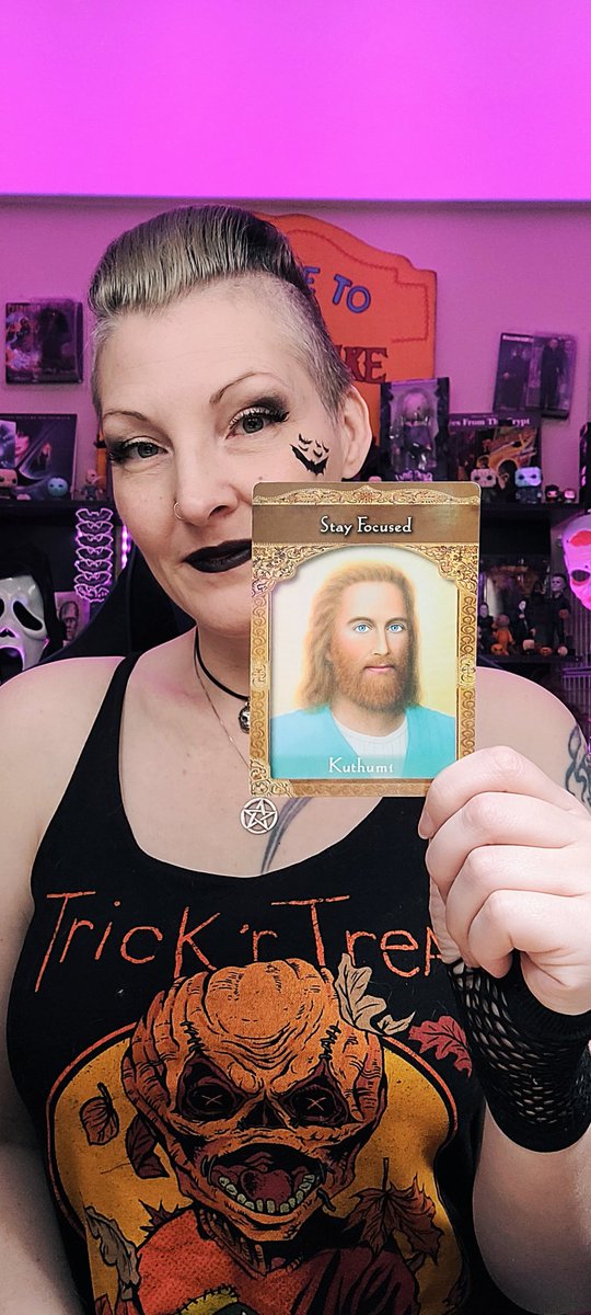 Good Morning Horde 💋 

Today's Card Stay Focused: Stay focused upon your intentions &amp; priorities. Do not allow drama, situations or other people's demands keep you from making your dreams a reality. This is short term. 

#tarot #MutantFam

Someone needs to hear this? retweet