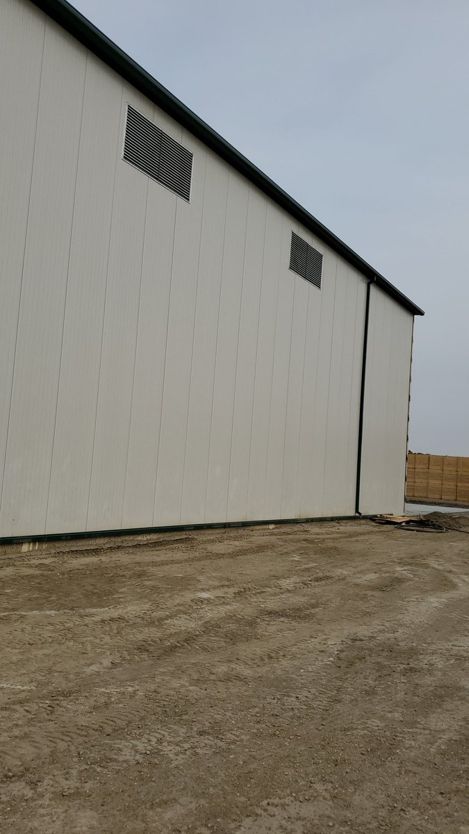 gutterguyz's tweet photo. 7"continuous box gutter works well with large buildings
#protectyourinvestment
#ibuildalberta https://t.co/MNoY8wQpFz
