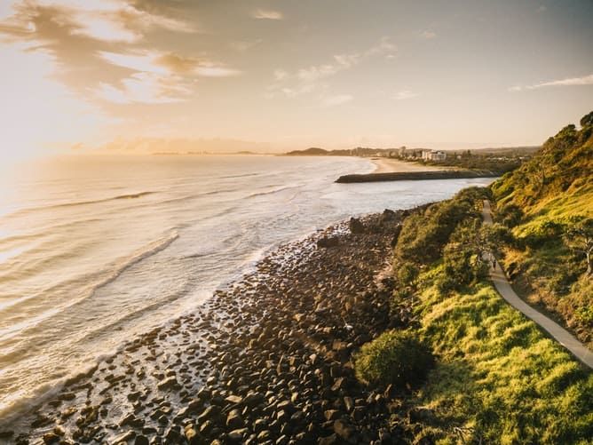 TheBLPblog's tweet photo. Whether it's seeing the vast outback or hitting up a specific area, a road trip will help you tackle your Australia bucket list. See how with 7 of the best road trips in Australia! #AustraliaRoadTrips #VisitOz #VisitAustralia https://t.co/0hZfBQFTYi https://t.co/tiIF5SiHRs