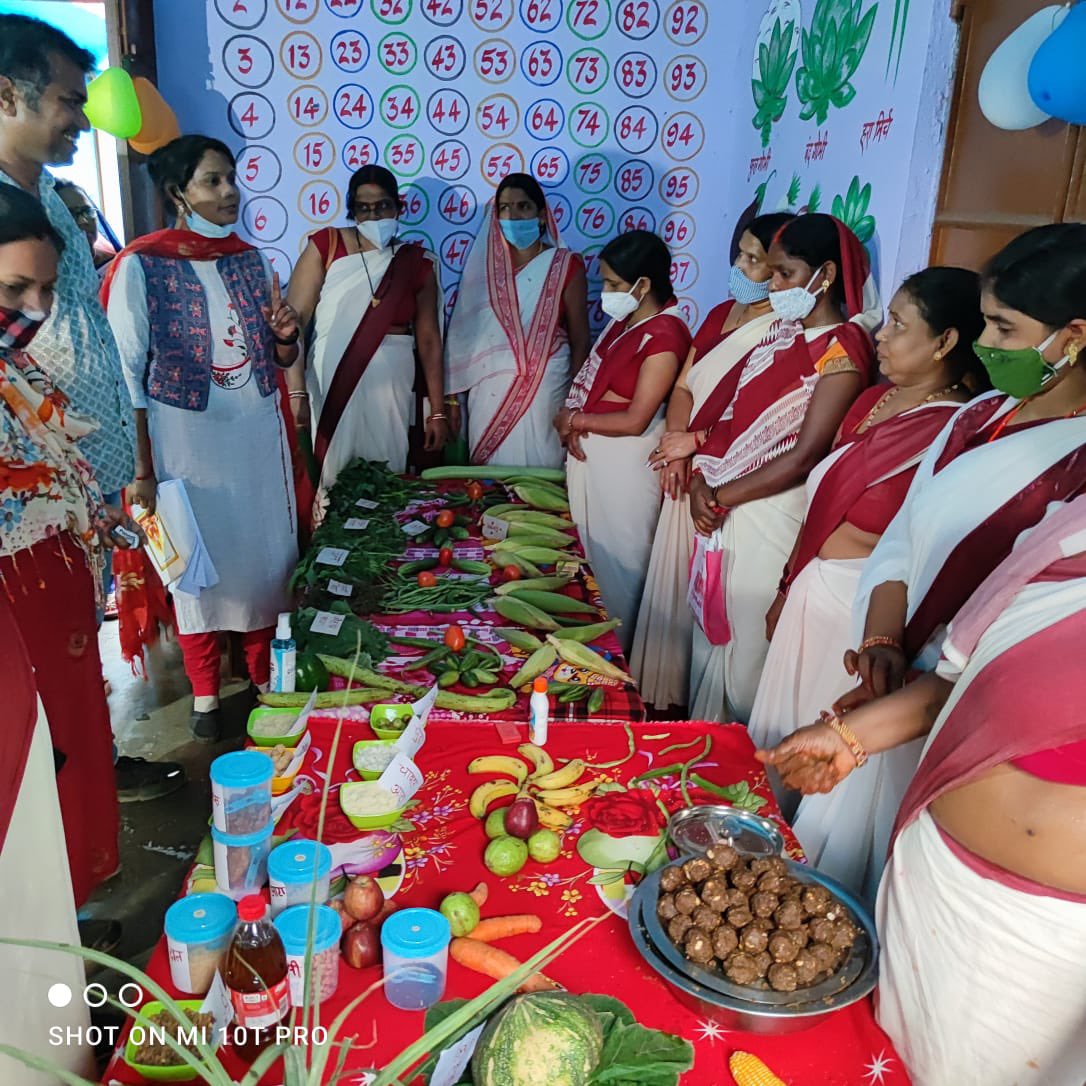 info_shodh's tweet photo. Our CEO Sh @panrajeev was happy to interact with the mothers. He spoke abt the imp of #millets &amp; #1000Days during #PoshanMaah2021 celebrations in a village of #Simri block in #Buxar, #Bihar. Thank you @Sangeet57528573 for the efforts.
#SahiPoshanDeshRoshan
#PoshanHaiSabhiKeLiye https://t.co/nJmhjwyUAZ