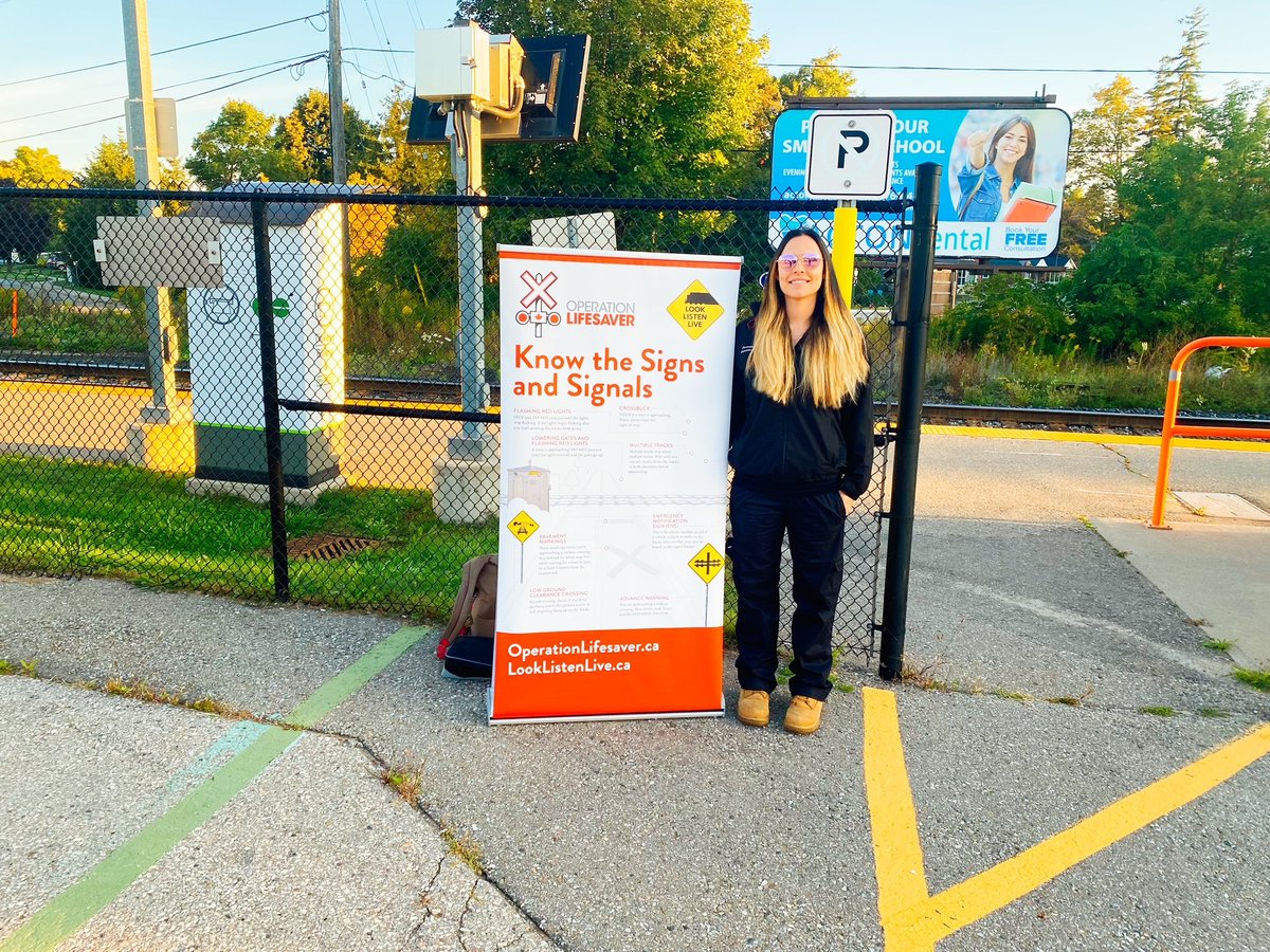 VIA_Rail's tweet photo. This #RailSafetyWeek, look for us in your local community! Alongside our partners @CNRailway, our Safety Ambassadors are proud to be educating pedestrians, drivers and cyclists about rail safety. https://t.co/O8OJaswZ73 https://t.co/FW3wr21UYS