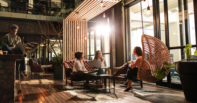 ColinOnToast's tweet photo. Vinod Kumar, CEO of @VodafoneBiz, takes a look into the future of work and our office spaces as #RemoteWorking becomes the norm: #HybridWorking #IoT #cloud https://t.co/OjxW61rz45 https://t.co/4wm5XNcJJv