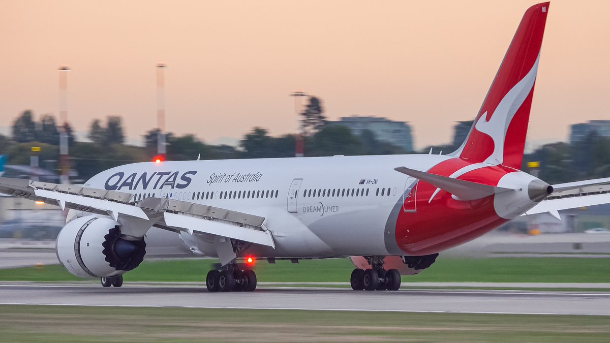 AusHCCanada's tweet photo. The #flyingkangaroo has touched down @yvrairport ready to take a planeload of Aussies back home. As part of our continuing response to #COVID19, the 🇦🇺 Government is supporting a special @Qantas flight from 🇨🇦, especially for our most vulnerable Australians.📸@eyetrapperyvr @dfat https://t.co/ehBIOeUEiP