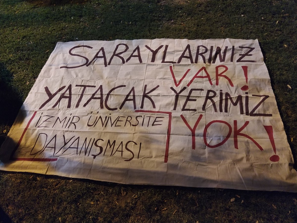 dayanismauni's tweet photo. Hasanağa Bahçesindeyiz!

*Saraylarınız var, yatacak yerimiz yok!"

Herkesi dayanışmaya çağırıyoruz. https://t.co/URnL1Fnhd2