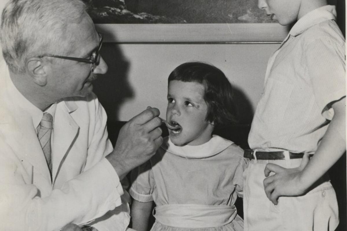 Вакцины ссср. Сейбин вакцина от полиомиелита. Джонас солк вакцина от полиомиелита.