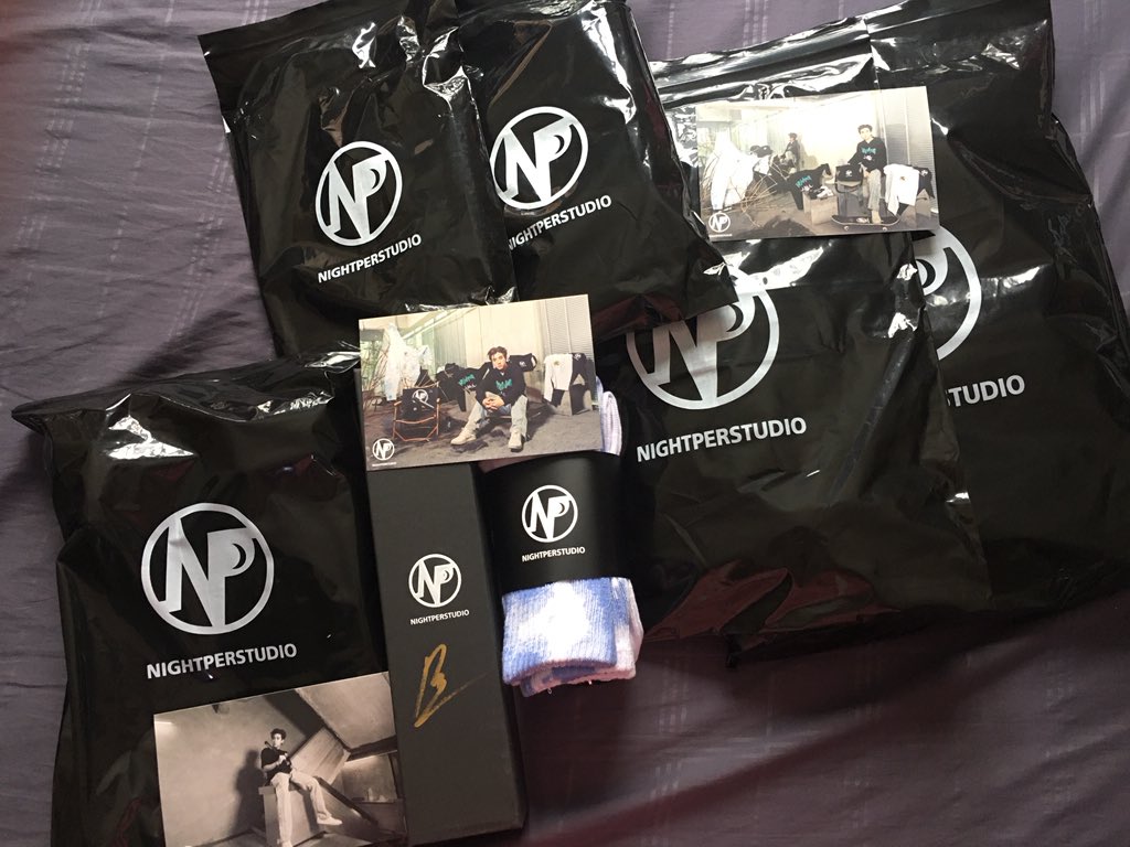 mystouruss's tweet photo. Yeay!! Finally arrived in thai address 🖤🤘
CEO @perthppe this is really beautiful , its amaizing and beyond word can describe 🤘🔥
I cant review a lot 55 wait to arrived in indo omg!!

#NIGHTPERSTUDIO #KDPPE #PerthTanapon 

Special thanks to phi @kamolvan3 who help me🙆‍♀️🖤 https://t.co/jiMenPQgdG
