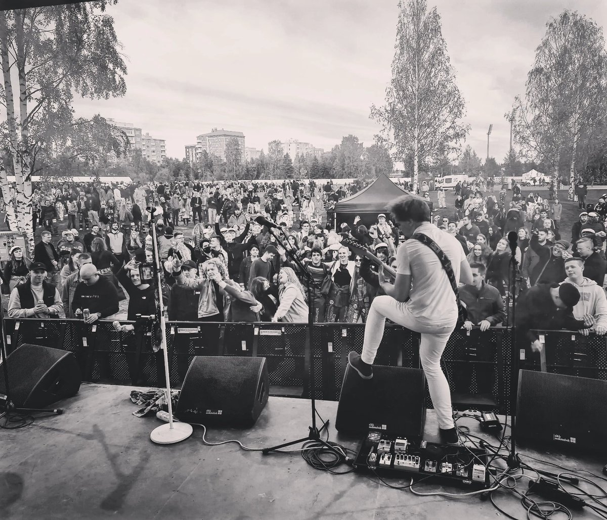 GHSBandOfficial's tweet photo. We've been playing quite nice shows lately. Summer ended with two festival gigs @ Hurmos &amp; @ Piippurock and last Sat we blew up the roof of Kise Bar. Today Hold Your Heart reached 80,000 Spotify streams. Things could be much worse! 👊🏻😉🎸
#GroupieHighSchool #StreetRock #UrbanRock https://t.co/rWTAytJYGh