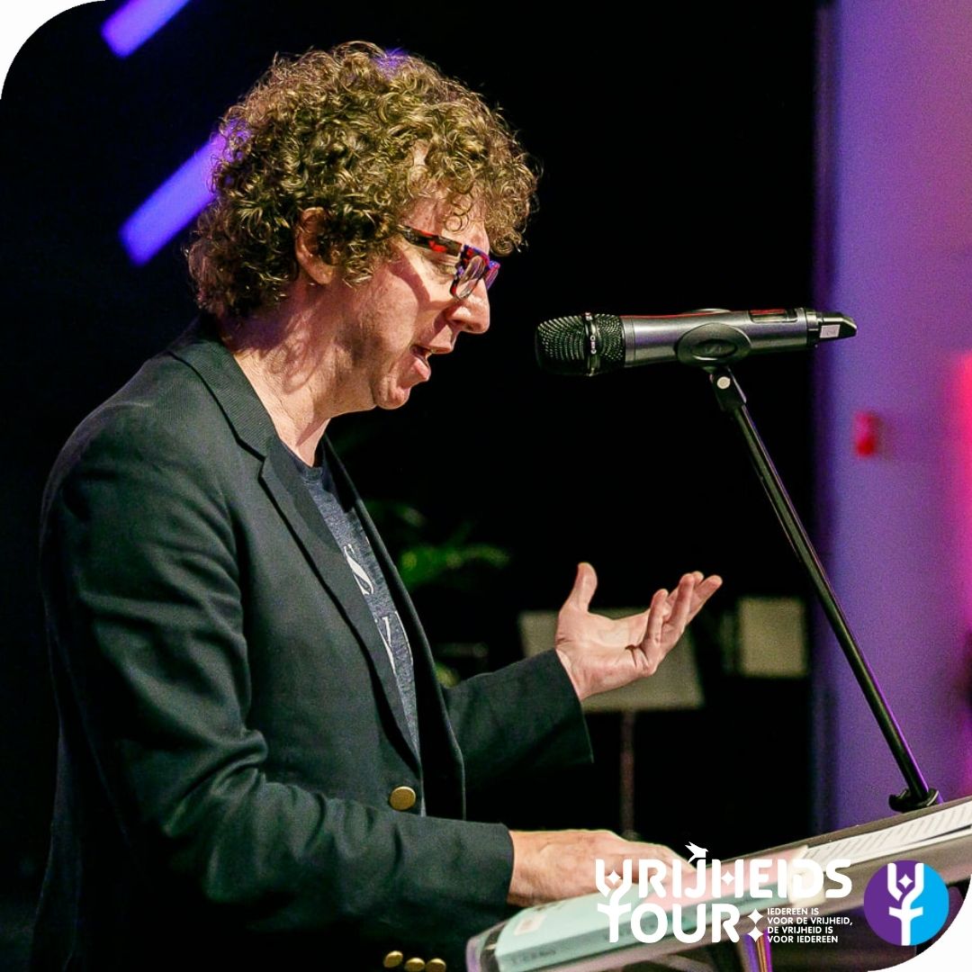 💜 VRIJHEIDSDINER | 5 JAAR VRIJHEIDSTOUR

Arnon Grunberg gaf als een van de keynote sprekers van de avond een prachtige voordracht. 

#vrijheidstour #vrijheidstouramersfoort #vrijheidstour2021 <a href="/arnonyy/">Arnon Grunberg</a>