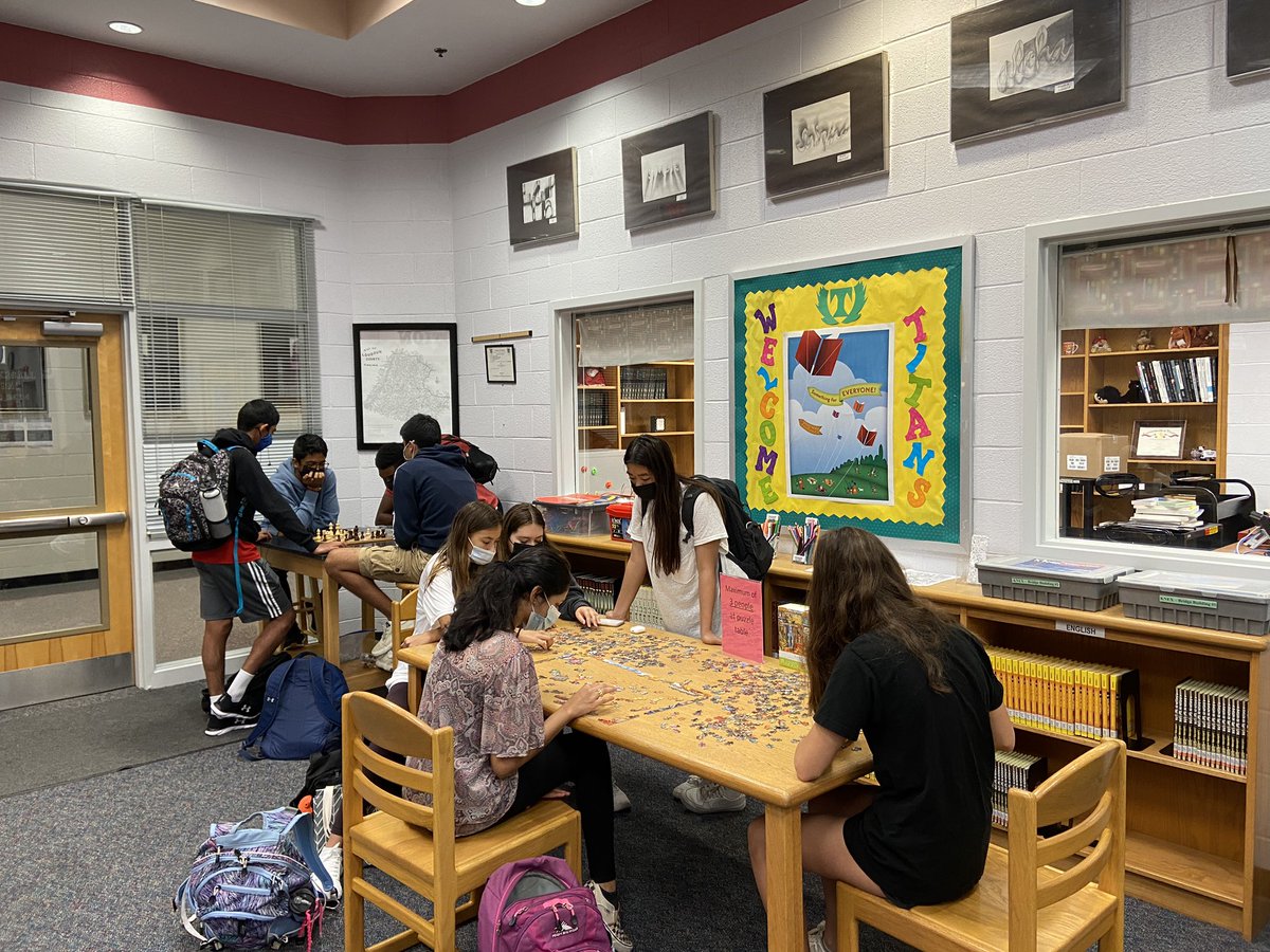 Dominionlibrary's tweet image. We love seeing Titans in the library reading, studying, doing puzzles, and other library activities. So nice to see you all in person @DominionLcps @Dominionlibrary @lcps_libraries