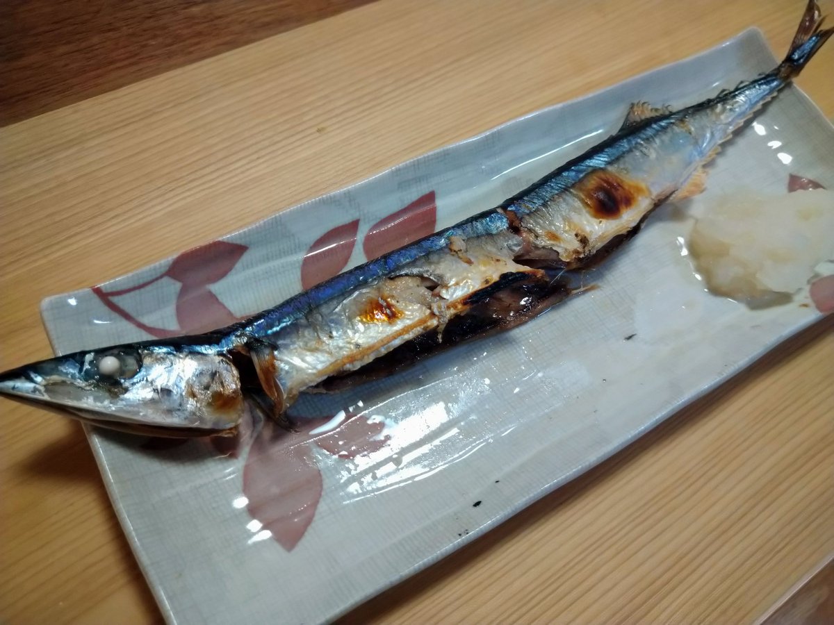 まいど憶良です 今日の晩ごはんは新サンマ 嘴も黄色く お腹もぷっくりしてます 内臓は食べず その代わり骨は骨せんべいにして食べました おくらです 美味しい お家ごはん 新さんま まいど憶良です 今日の晩ごはんは新サンマ 嘴も黄色く お腹もぷっくりしてます 内臓は食べず その代わり骨は骨せんべいにして食べました おくらです 美味しい お家ごはん 新さんま