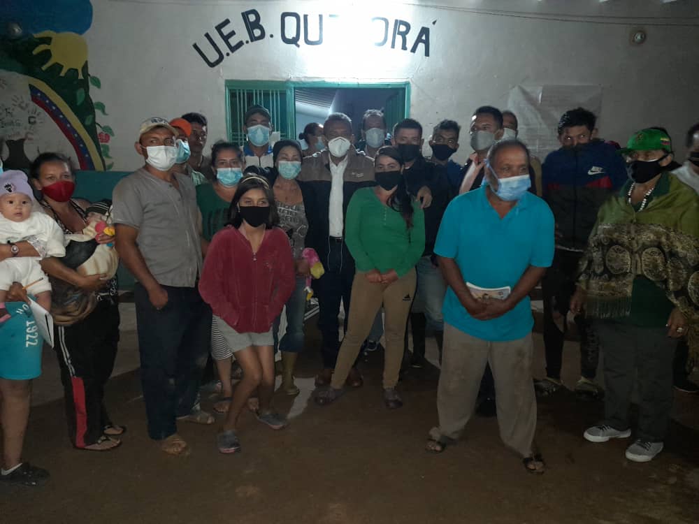 RamonGuevaraMRD's tweet photo. #22Sep Comprometido con las necesidades de los más vulnerables, acompañado con Secretario General de Gobierno Arquímedes Fajardo, entregamos la silla de ruedas al señor José Vargas García, quien sufre un cuadro de cuadraplejia y residen en El Morrito.

Defendamos a #Mérida https://t.co/bGiPMRKoJA