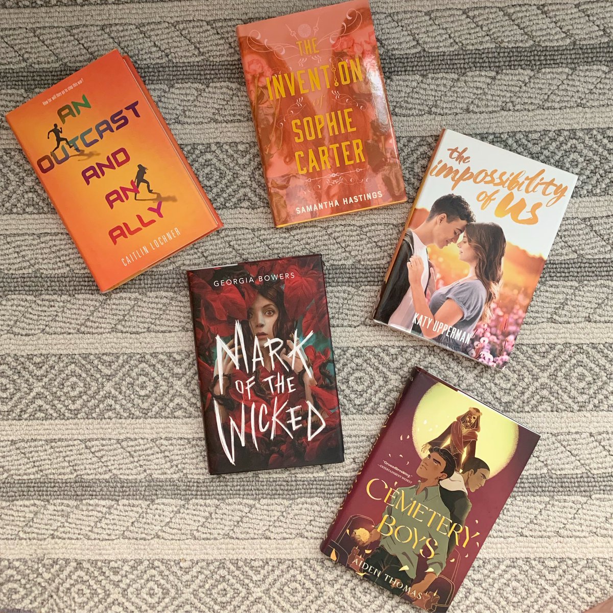 Feeling fall colors 🍂🍁🍂 as the weather changes. What’s on your TBR this month? @caitlinlochner @HastingSamantha @KatyUpperman @georgia_bowers @aidenschmaiden