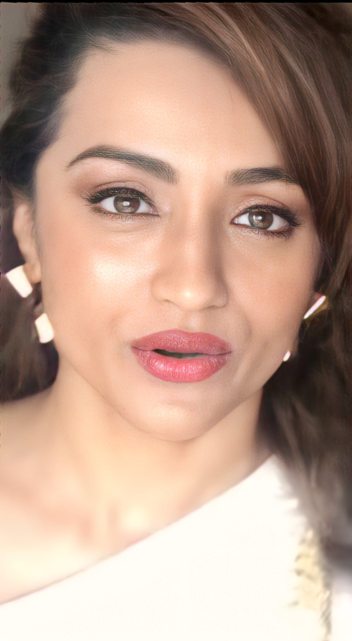 E_5e88oUUA0-dlr?format=jpg&name=large