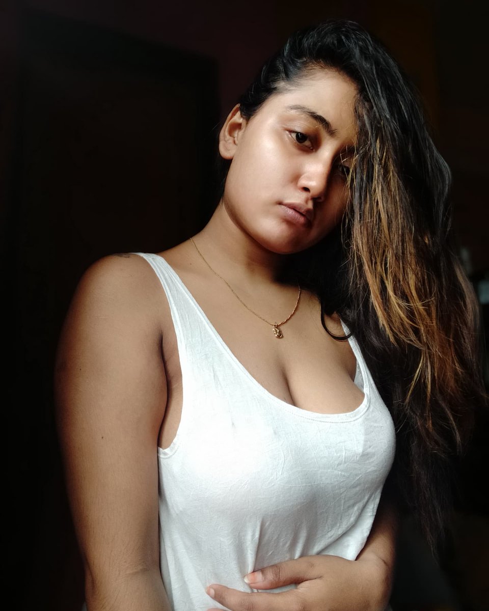 dkinsane6's tweet photo. #bold #seductive #beautiful #beautifulgirls #beautifuldestinations #influencer #photography #photo #photoshoot #naturalhair #nature #likeforlikes #likeforfollow #followforfollowback #hotmodel #model #modeling #bookstagram #instagood https://t.co/onthuZOZl6