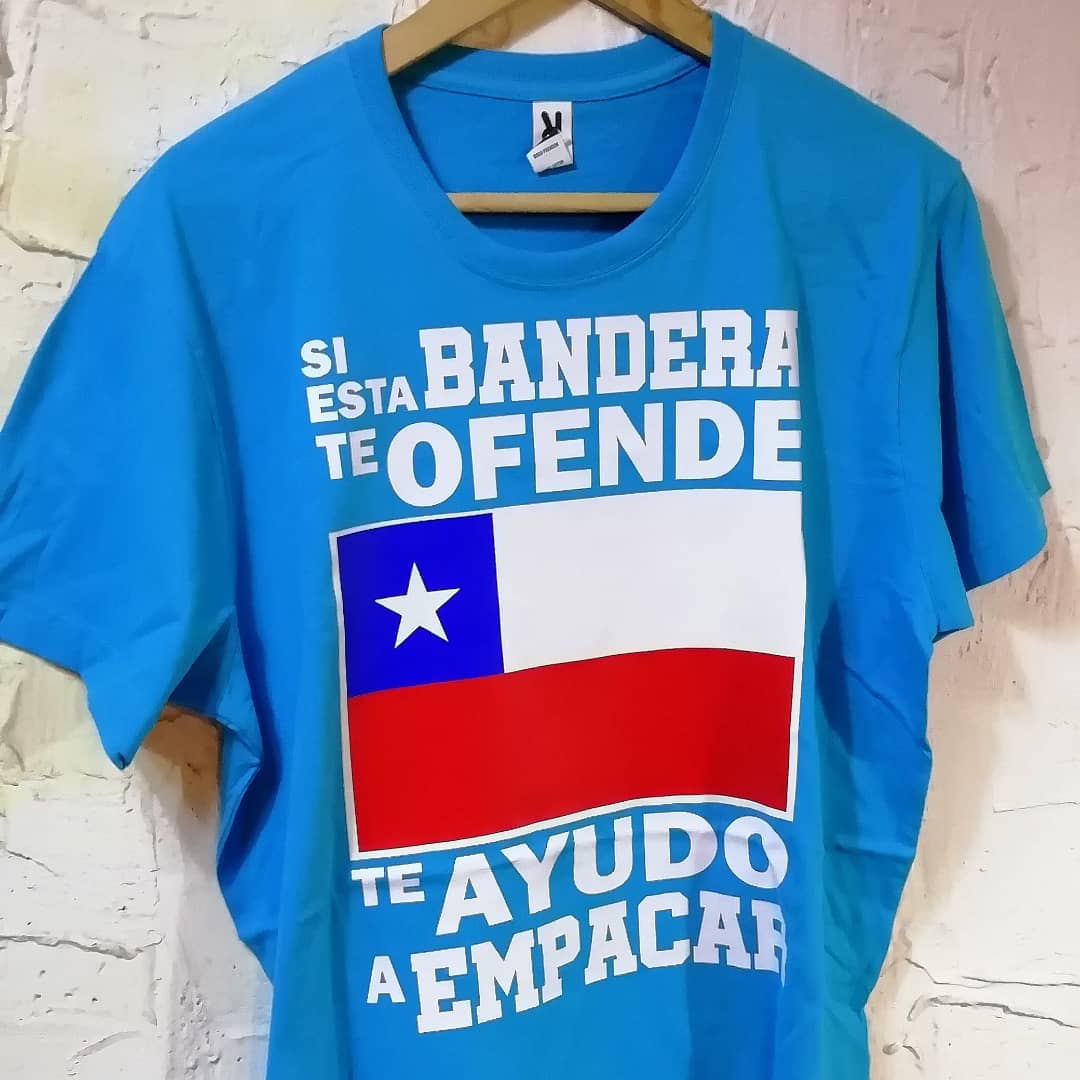 BazarPatriota's tweet photo. 👕 Polera "Si esta Bandera te ofende te ayudo a empacar" 🇨🇱

💵 $ 15.000

🚛 Envíos a todo #Chile 🇨🇱

#BazarPatriota  #PolerasBazarPatriota  #patriotismo #Patriotas #SoyDel22 #republicadechile #AtreveteConKast  #RechazoDeSalida #BanderaDeChile #BanderaChilena #MiBanderitaChilena https://t.co/gQWEWevMMM