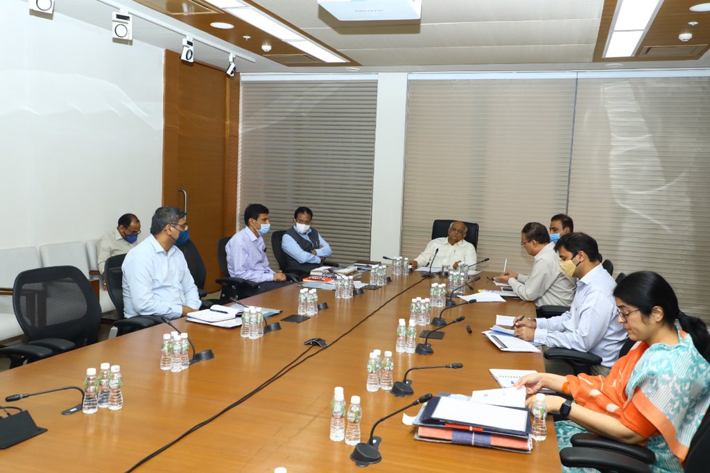 Bhupendrapbjp's tweet image. સામાન્ય વહીવટ વિભાગ-GAD ની કામગીરીની સર્વગ્રાહી સમીક્ષા હાથ ધરી હતી. ગેપ એનાલીસીસ, સસ્ટેઇનેબલ ડેવલપમેન્ટ ગોલ તથા કર્મચારી ગણ સેવા વ્યવસ્થામાં ટેકનોલોજીના વિનિયોગ માટેના HRMS, આયોજન પ્રભાગ અંતર્ગત હાથ ધરાતી કામગીરીની પણ તલસ્પર્શી જાણકારી મેળવી હતી.