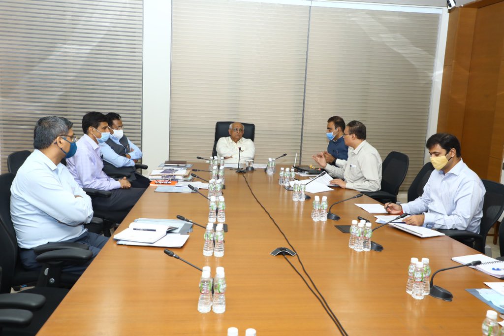 Bhupendrapbjp's tweet image. સામાન્ય વહીવટ વિભાગ-GAD ની કામગીરીની સર્વગ્રાહી સમીક્ષા હાથ ધરી હતી. ગેપ એનાલીસીસ, સસ્ટેઇનેબલ ડેવલપમેન્ટ ગોલ તથા કર્મચારી ગણ સેવા વ્યવસ્થામાં ટેકનોલોજીના વિનિયોગ માટેના HRMS, આયોજન પ્રભાગ અંતર્ગત હાથ ધરાતી કામગીરીની પણ તલસ્પર્શી જાણકારી મેળવી હતી.