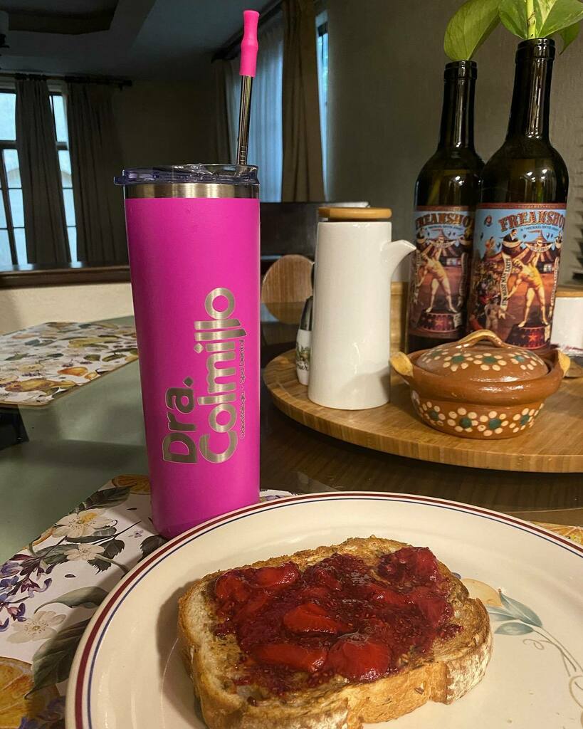 Bien chiflada con mi vaso que me regaló mi primita linda <a href="/myrthala_flores/">myrthala flores</a> ¡Gracias, está padrísimo! 💖