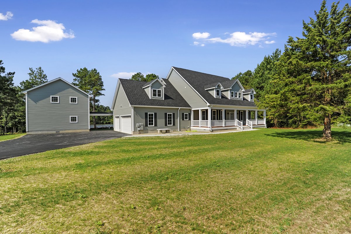 BlueHenCo's tweet photo. Check out our most recently finished build, the Sugar Maple! Picture posts to follow! 

#CustomHomes #FinallyDone #MoveIn #TwoStories #Congrats #BlueHenConstruction #Construction #NewConstruction #DelawareConstruction #DelawareNewConstruction https://t.co/CnbL9otERv