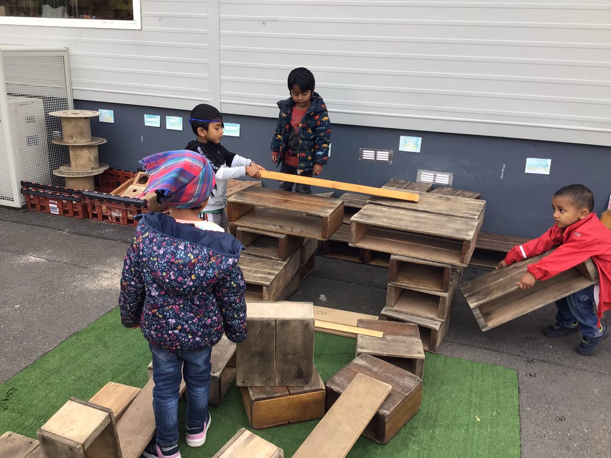 It’s all about pirates this week. We made our own treasure maps, eye patches and of course, a pirate ship. 🏴‍☠️ ⚓️ #earlyyears #blockplay #teamwork