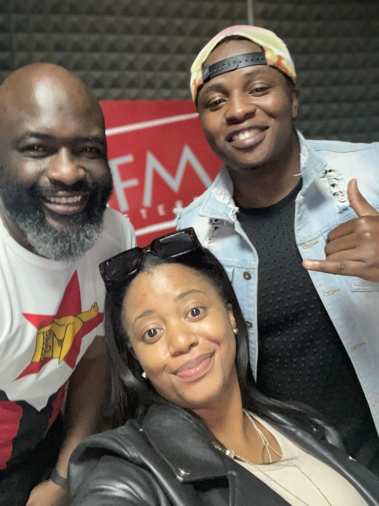 ZiFMStereo's tweet photo. Pose, dzemashuwaldo ka idzi! π
π
@nyashadavidzw came through and took some snaps with the #RushTeam @SimbaMudereri x @iMisred after a lil chat about his latest release #SongsOfDavid. https://t.co/pplg3ofCmw