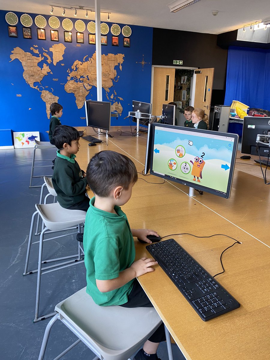 Wye_WPA's tweet image. Year 1 absolutely loved their first computing lesson in the hub today! Thank you to the children in @Bulbourne_WPA for helping with logging in 🥳👍🏻🤩 #WatersideComputing