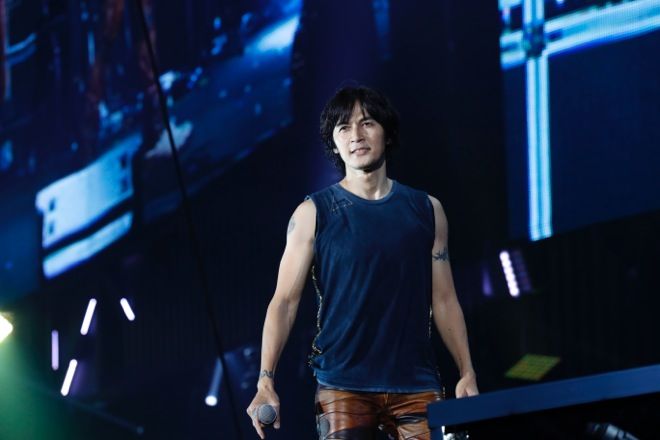 M T M T W っ 3 神奈川 川崎 稲葉さんお誕生日おめでとうございます そのパワフルな歌声でこれからも 多くの方を魅了していってください あるがままでいる勇気を あなたはくれたんだよ 今なら照れないで言えるよ 心から I Thank You Bz