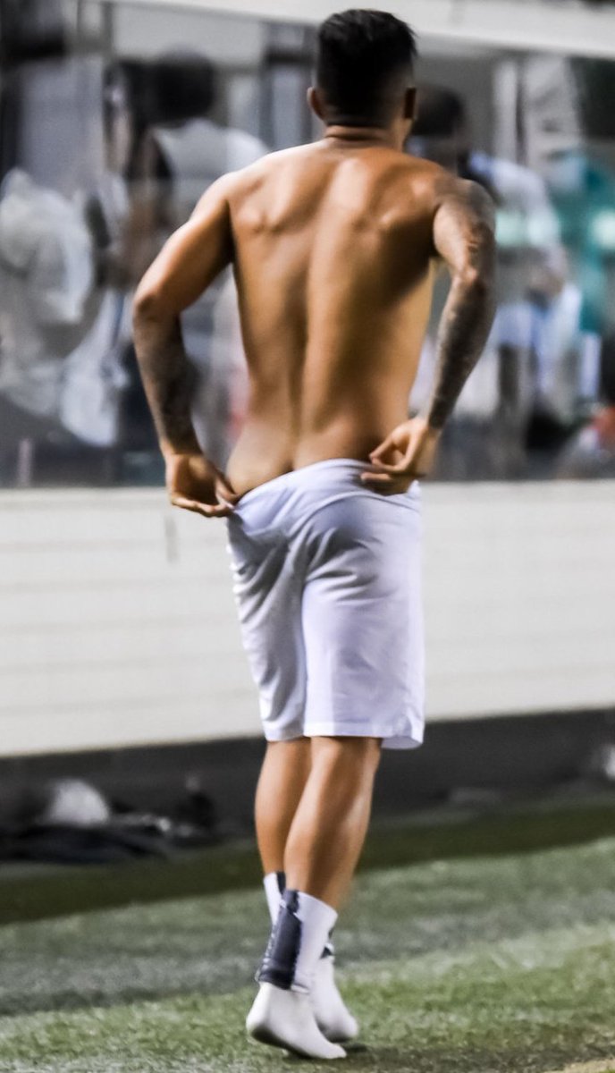 taradosfut's tweet photo. Gabigol novinho mostrando o cofrinho https://t.co/mJFzTHCU9k