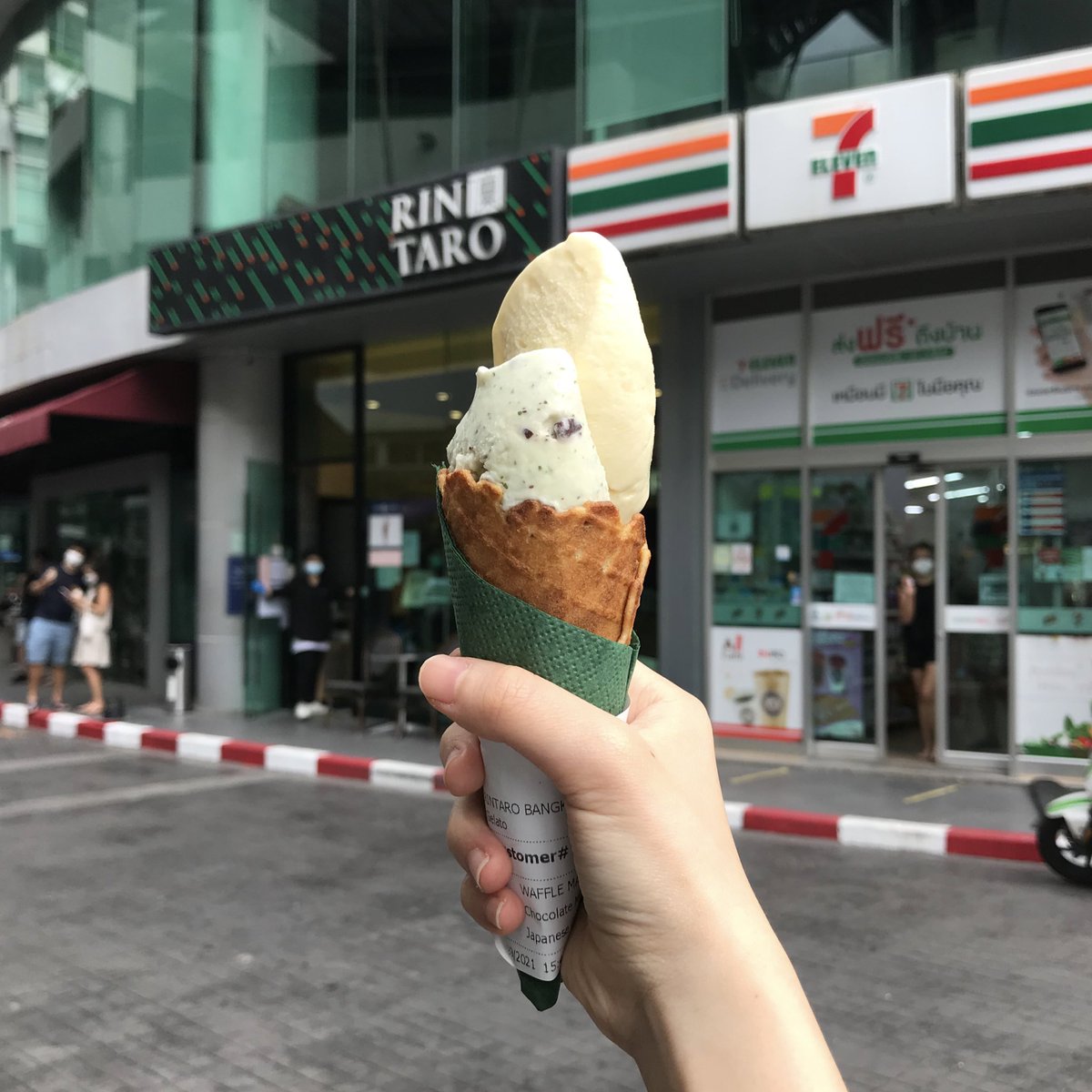 mintslaves's tweet photo. #mintslave chocolate mint gelato 💚
🍦rintaro พระโขนง
ไอศกรีมเจลาโต้ homemade ฉบับญป วาฟเฟลทำสดๆ ไม่รีวิวร้านนี้ไม่ได้เลยจริงๆ แบบว่าแสงพุ่งสดชื่น 🍃 มิ้นท์แน่นๆมาเป็นเศษใบๆเลยไม่จกตาอร่อยมากกก 😭 จริงๆคืออร่อยทุกรสไปลองค่ะพส ไม่ผิดหวัง 1 โคน 2 รส 120 บาท 💖 @Kin24hrs @aroii https://t.co/mv6s5vXhwG