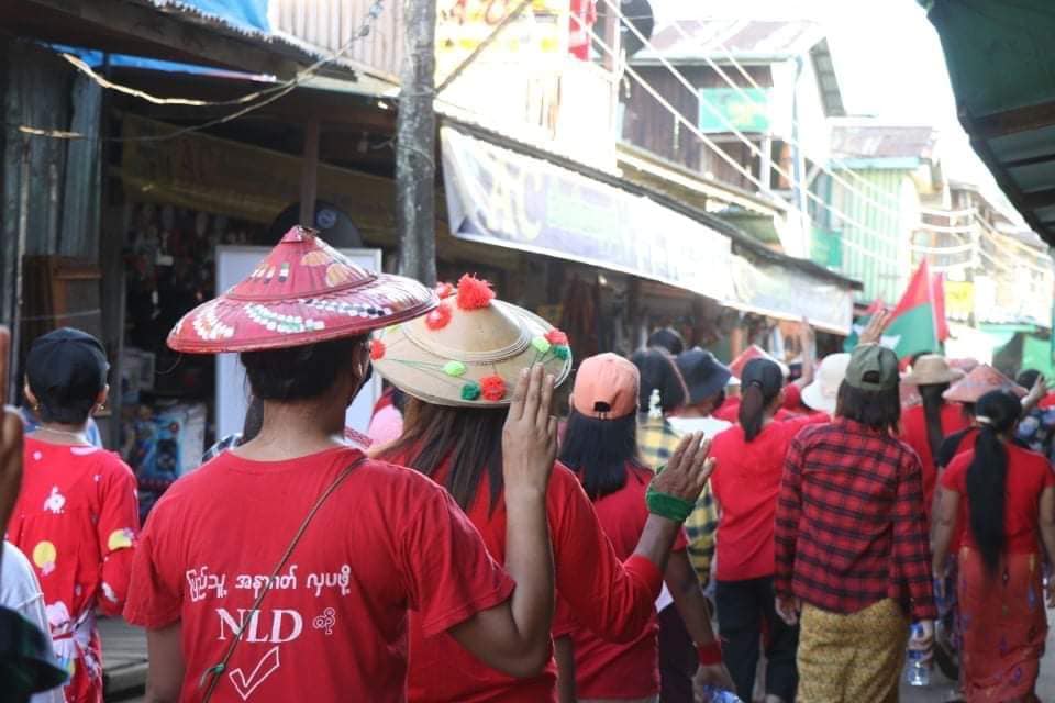Myanmar_Now_Eng's tweet image. A demonstration against Myanmar's military dictatorship took place in a village in Hpakant Township, Kachin, today (Sep 22), calling for people not to kneel under the military dictatorship. 

Photos: CJ

#WhatsHappeningInMyanmar