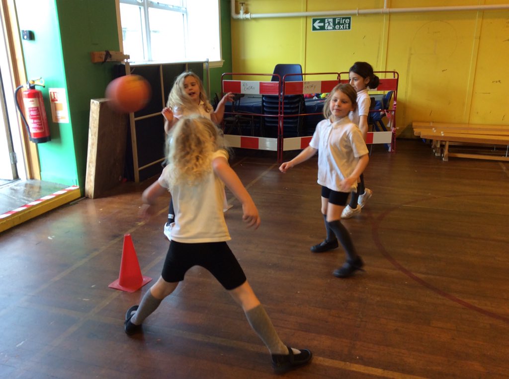 mrs_shand's tweet photo. In P.E. yesterday we were working on dribbling skills and passing accurately to a partner. We tried positioning too! @mrs_shand @SchoolBroomhill https://t.co/4E00H1moBG