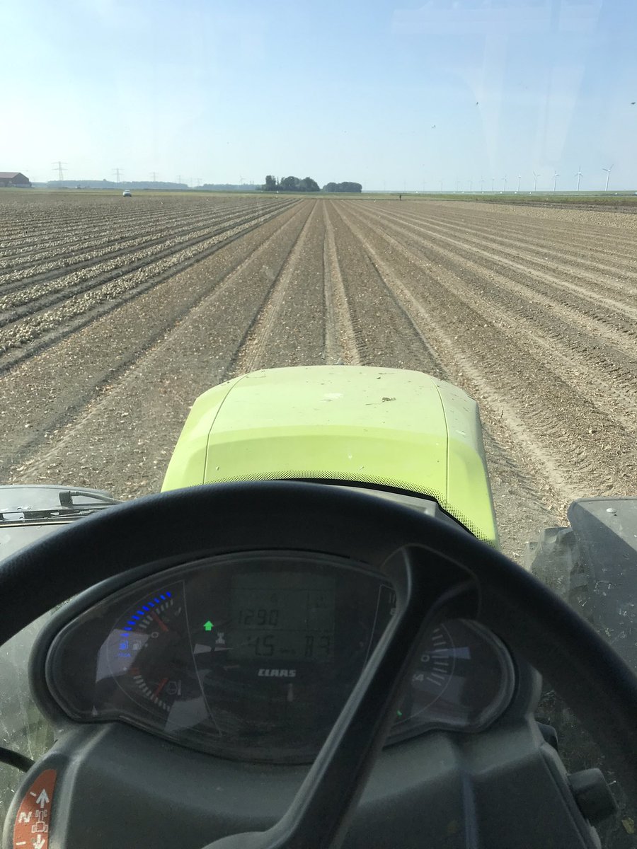 JohnBrunen's tweet image. De #uien weer eens helpen binnen rijden #uienrace bij @ericbrunen mooie #hyfive @DeGrootenSlot