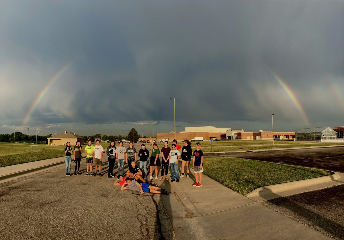 andvrcntrlchrs's tweet photo. It’s not hard to 💕love💕being a JAG when you’ve a first hour with THIS much talent &amp; personality, plus there’s a 🌈 in the sky.
#FirstDaysOfFall #ACMSPride #TheseKidsCanSING #Rainbow https://t.co/BIVrg4Xc9R