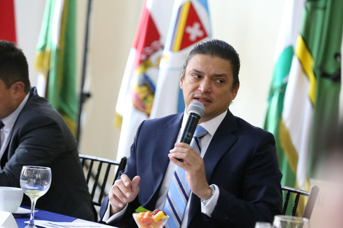 MincienciasCo's tweet photo. ¡Grandes noticias para la Ciencia! En compañía de la Comisión VI del @SenadoGovCo y @CamaraColombia, nuestro ministro @TITOCRISSIEN radicó el proyecto de Ley que tiene por objetivo dar continuidad al Ministerio de Ciencia, Tecnología e Innovación de Colombia. 
#CienciaParaTodos. https://t.co/Mg84u4edIl