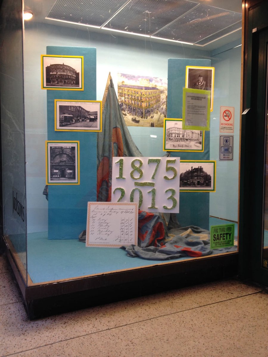 Photo of shop window from 2013 just before it closed. The window displays were famous. @CaacReading @ReadingCivicSoc @hshaz_reading #HighStreetLove