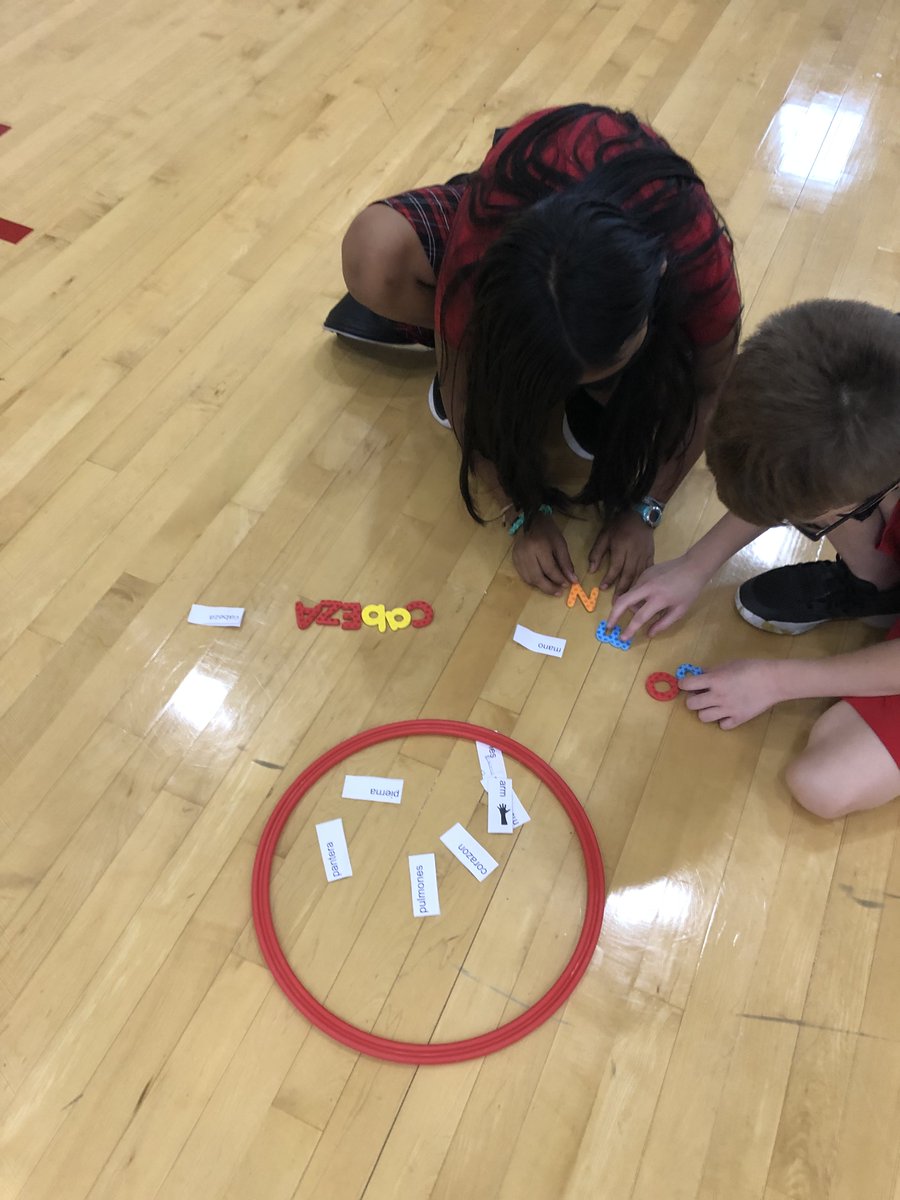 Ms. Blankstein's 5th graders combining movement with #HispanicHeritageMonth. Climb and find letters to spell common #physicaleducation words in #Spanish. <a href="/AACountySchools/">AACPS</a> <a href="/AACPSHPED/">AACPS HPED</a> @aacpsawesome <a href="/MrsMillettPE/">Mrs. Millett, NBCT</a>