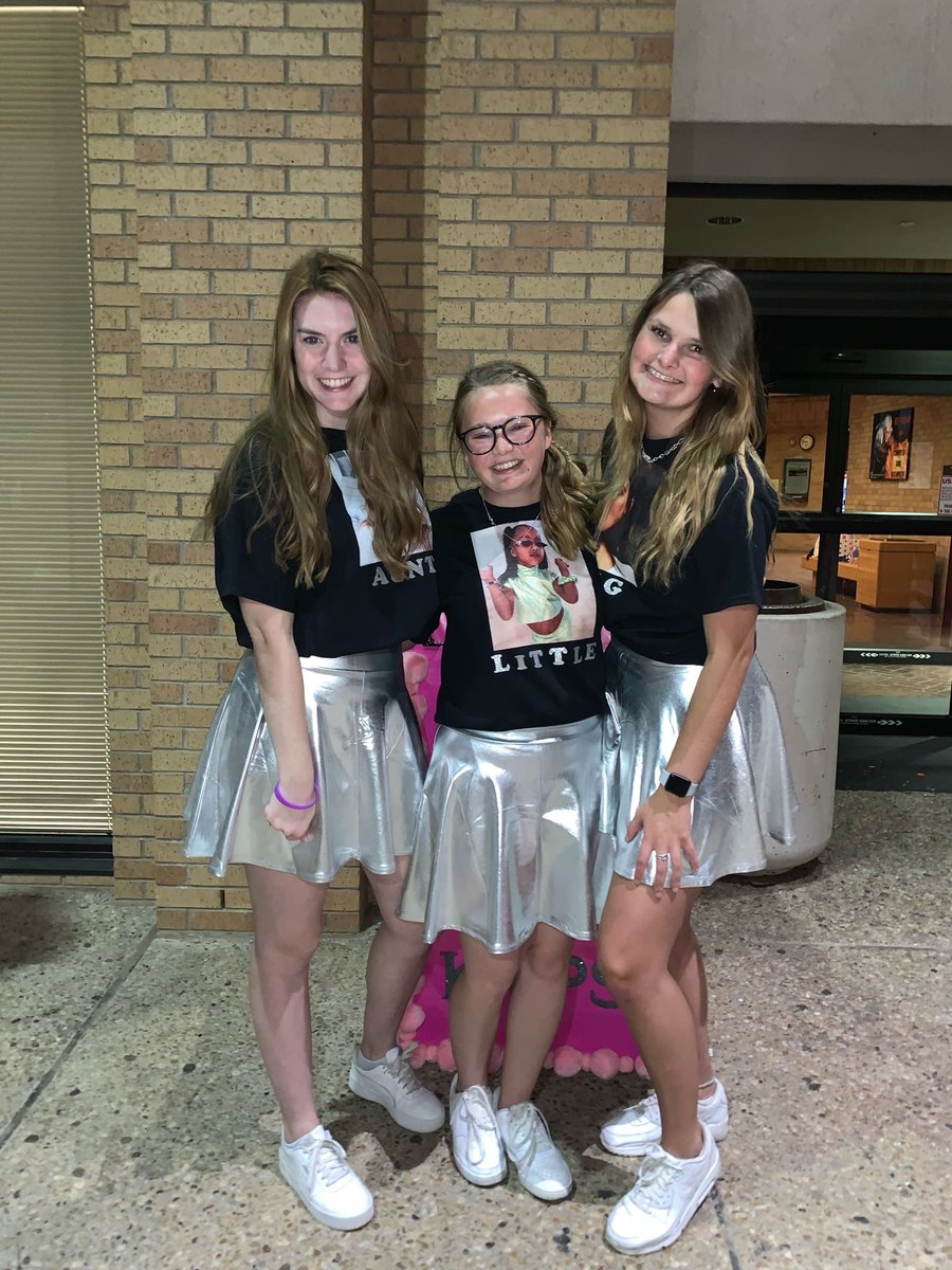 asu_sigmakappa's tweet photo. more big/little pics because we can’t get over it 🤩🤩⚡️ https://t.co/jUamrs22ED