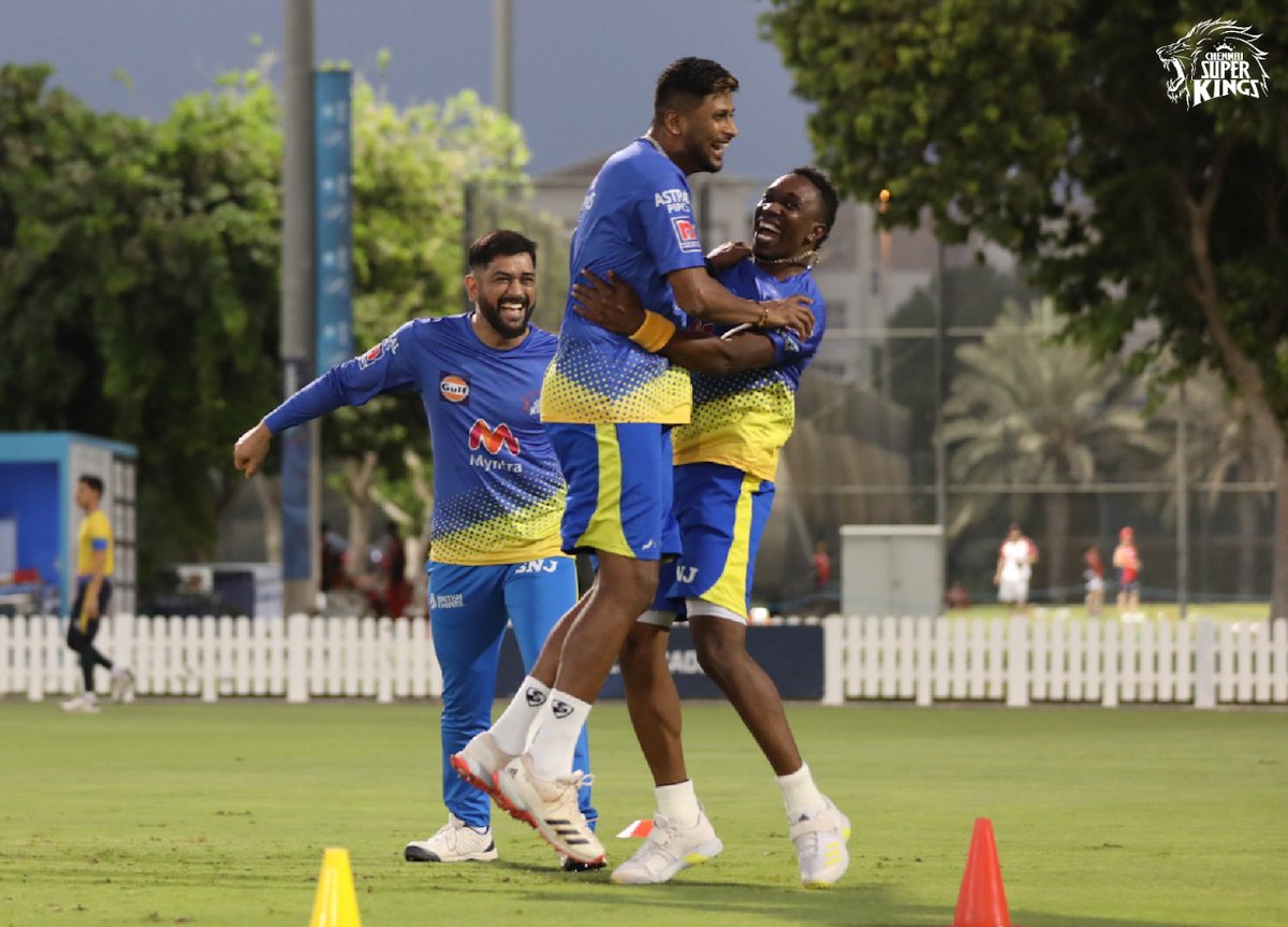 ChennaiIPL's tweet photo. Smiling from the 💛 >>>>>>>

HappiEE scenes at the Training! 
#WhistlePodu #Yellove 🦁 https://t.co/vAPS04I5Aw