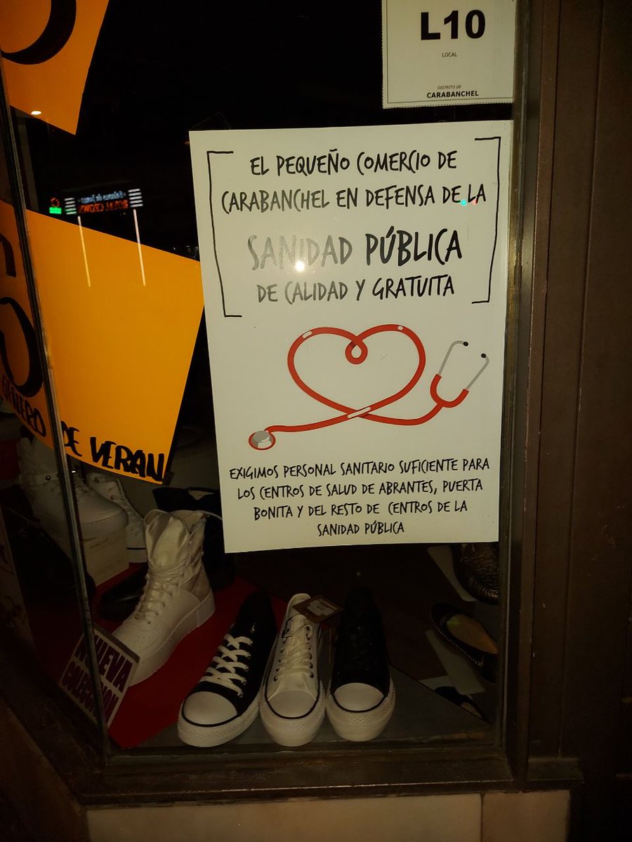 Centros de salud saturados, retrasos en citas, largas colas para que te atiendan, ese es el día a día de la #AtencionPrimaria madrileña, quieren destrozarla para abrir las puertas a la sanidad privada...
El jueves volveremos a las calles a exigir una #SanidadPública de calidad!