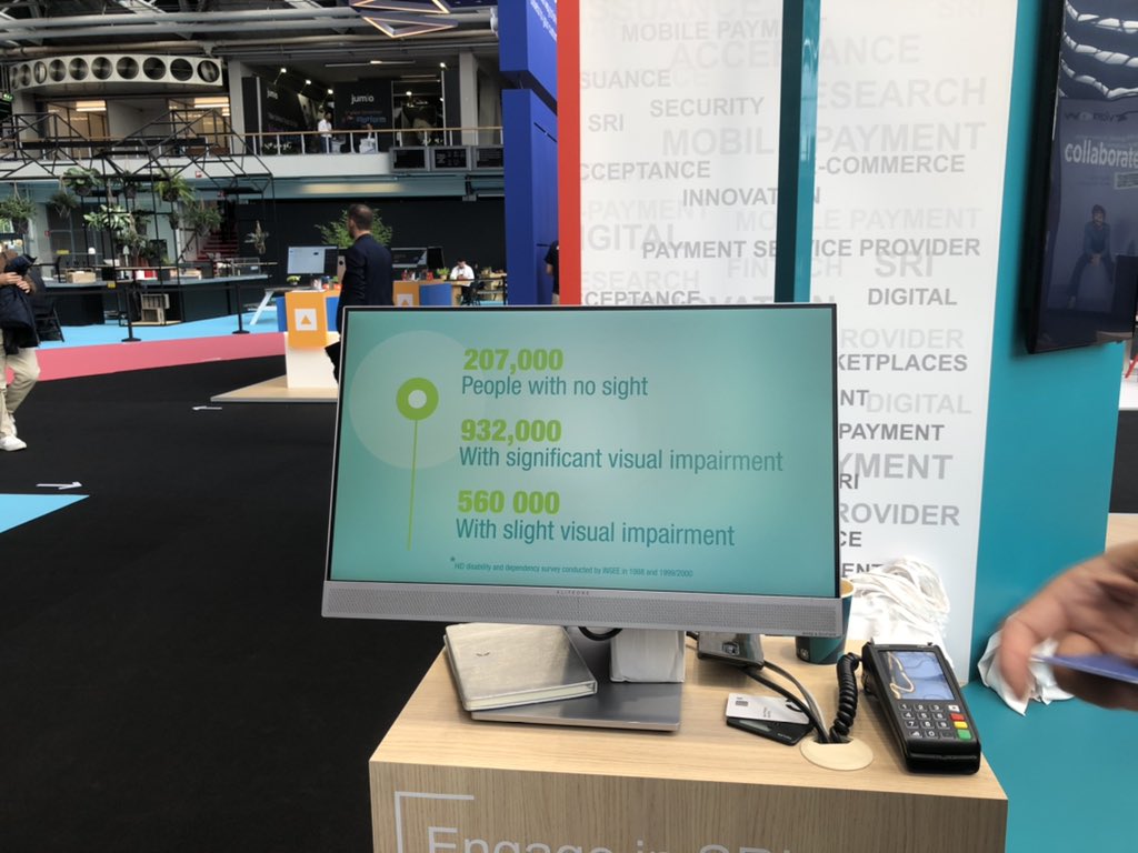 ElisabethMenant's tweet photo. [#Money2020ECH] Inclusion avec la startup @HandSome qui a développé une carte de paiement intelligente pour les personnes malvoyantes. @Echangeur @MatthieuJolly1 #money2020 #M2020EU https://t.co/oNoJiIZ6Lr