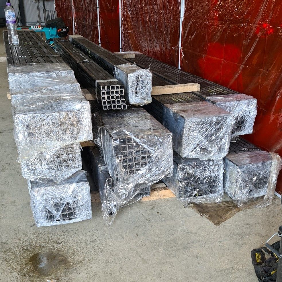 DurantSports_'s tweet image. 🏏👀 EXCITING DELIVERIES 👀🏏

Steel deliveries coming in thick and fast. Exciting things happening in preparation for the 2022 season. 

#DurantCricket #Manufacturing #WeInstall #CricketNets #SightScreens #Cricket #CricketUK