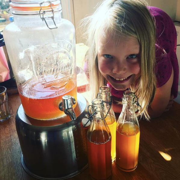 2 years ago today was our first time making Kombucha as a family.

Something that sounds complicated can be so easy to make at home.

Kombucha such a great way to get good bacteria into our guts.

#guthealth #foodismedicine