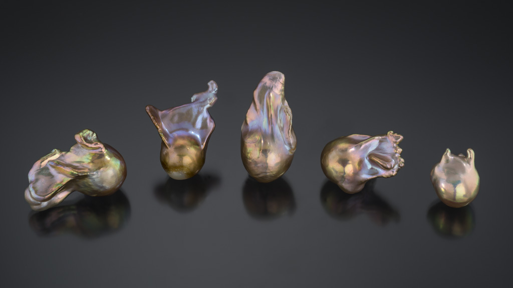 GIAnews's tweet photo. These baroque freshwater cultured pearls are known as 'fireballs' in the trade due to their intriguing shape. They are also stunning due to their strong orient. Learn about pearl quality: https://t.co/N4x9RKia8O Photo: Robert Weldon/GIA. Courtesy: Sea Hunt Pearls, Jack Lynch. https://t.co/s2OTlmM0C3