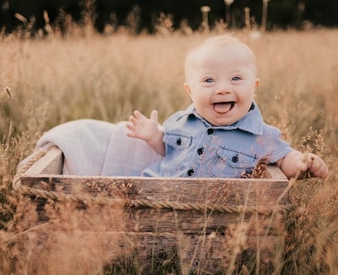 GDSFoundation's tweet image. Happy first day of fall! Jett is here to see us into the new season. He's 10 months old, so this is his very 1st first day of fall! Jett brings so much love to the lives of all that knows him, &amp;amp; we hope he helps bring some joy to your season, too. 🍂💛💙🍂 bit.ly/glbldsrocks