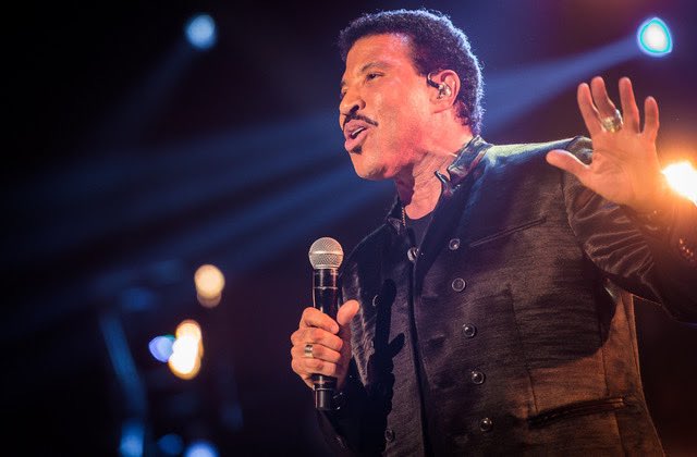 LionelRichie's tweet image. I am proud to be part of the  broadcast premiere of “KENNY ROGERS: ALL IN FOR THE GAMBLER” airing on @CBS tomorrow night (Thursday, Sept. 23 at 9:00-10:00 PM, ET/PT) honoring the life of my dear friend and country music legend Kenny Rogers. Don't miss this amazing special!!