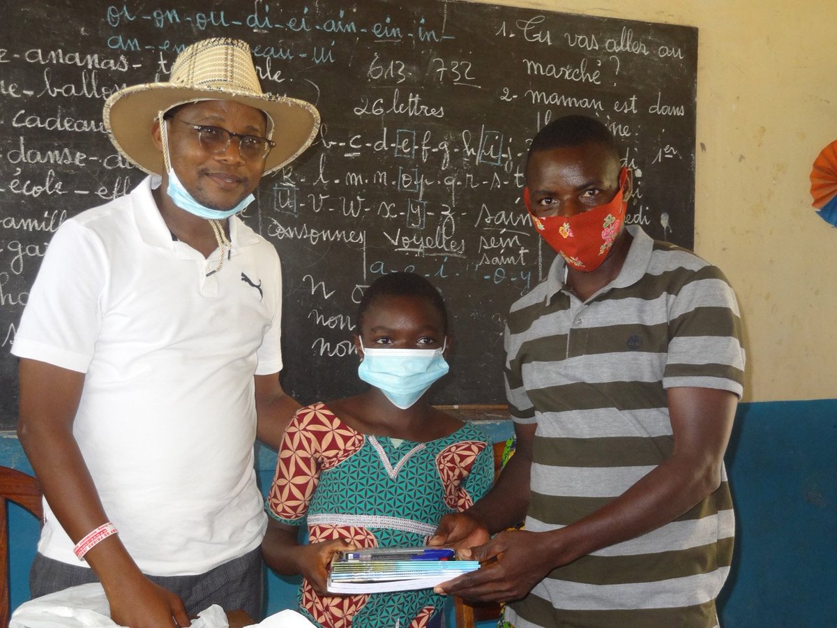 CommuneZio3's tweet photo. Le Maire de la Commune de Zio 3, @koffiAtsouDZENE, cadre d'Agbelouvé a assisté le Comité Cantonal #UNIR Agbélouvé les 20-21 septembre 2021 pour la distribution des kits scolaires aux 10 meilleurs élèves des centres d'écrit du CEPD, du BEPC et du BAC1 dans le Canton d'Agbélouvé. https://t.co/3G0ExnT38i